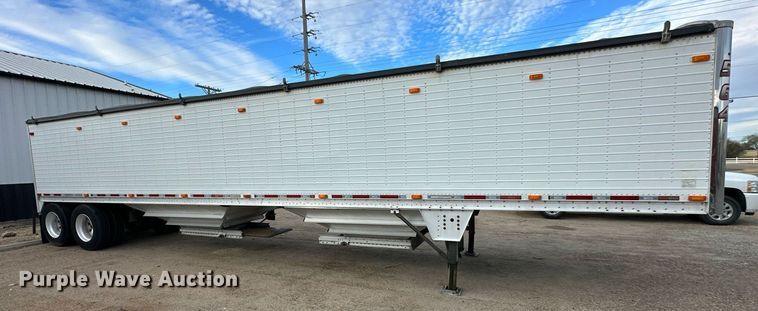 image for item OK9145 2012 Wilson DWH-550 Pace Setter  grain trailer