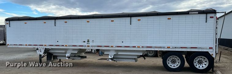 image for item OK9145 2012 Wilson DWH-550 Pace Setter  grain trailer