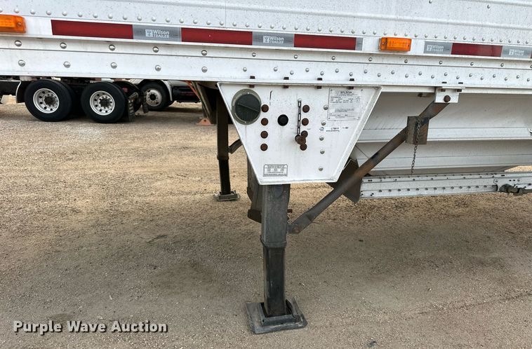 image for item OK9145 2012 Wilson DWH-550 Pace Setter  grain trailer