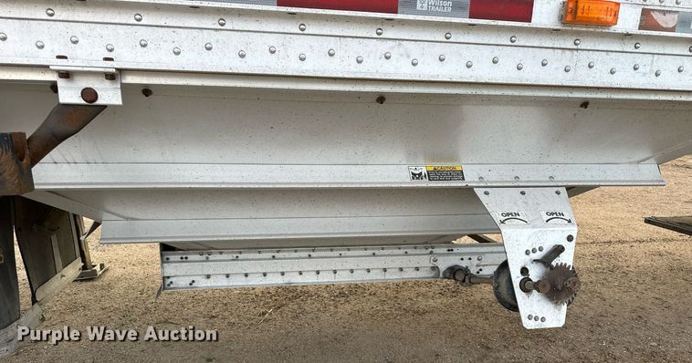 image for item OK9145 2012 Wilson DWH-550 Pace Setter  grain trailer