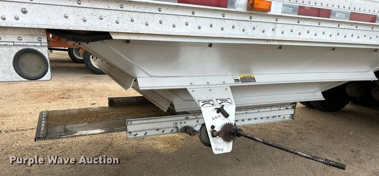 image for item OK9145 2012 Wilson DWH-550 Pace Setter  grain trailer