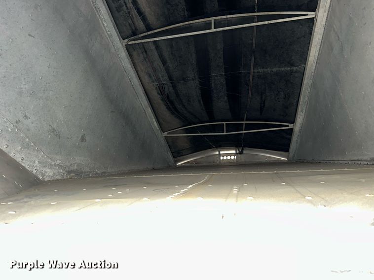 image for item OK9145 2012 Wilson DWH-550 Pace Setter  grain trailer