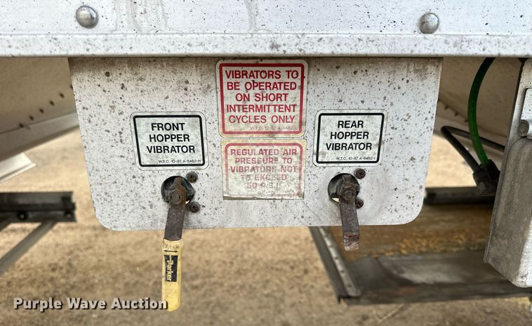 image for item OK9145 2012 Wilson DWH-550 Pace Setter  grain trailer