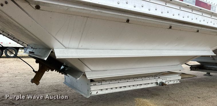image for item OK9145 2012 Wilson DWH-550 Pace Setter  grain trailer