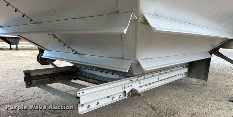 image for item OK9145 2012 Wilson DWH-550 Pace Setter  grain trailer