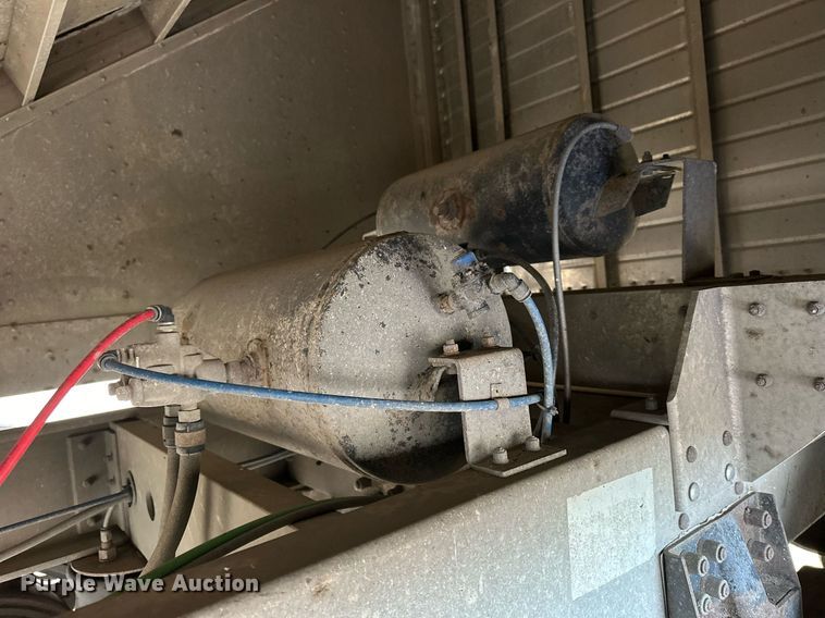 image for item OK9145 2012 Wilson DWH-550 Pace Setter  grain trailer