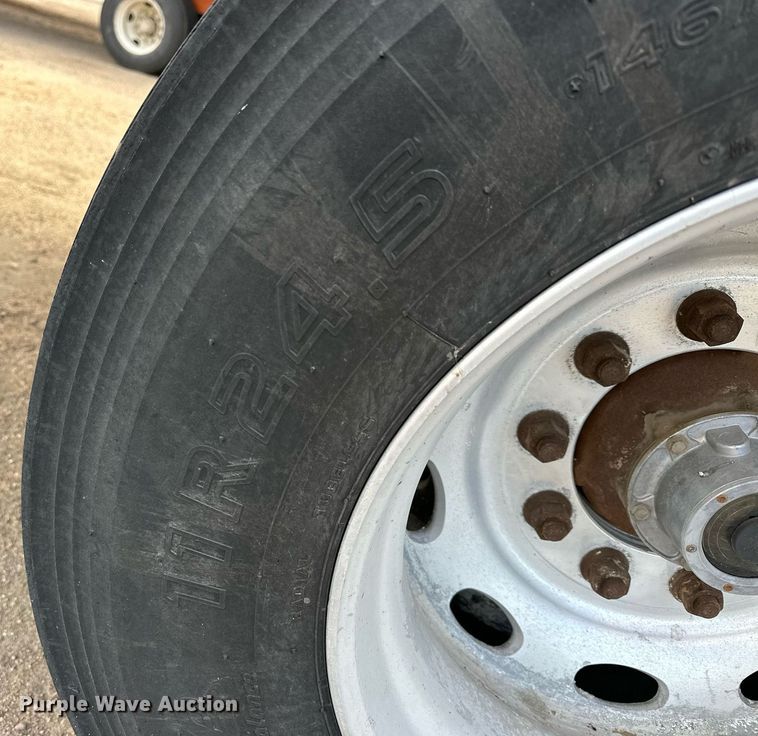 image for item OK9145 2012 Wilson DWH-550 Pace Setter  grain trailer