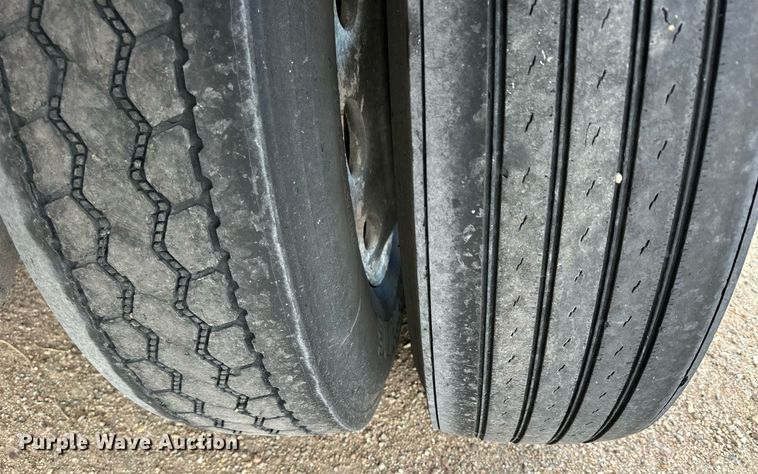 image for item OK9145 2012 Wilson DWH-550 Pace Setter  grain trailer