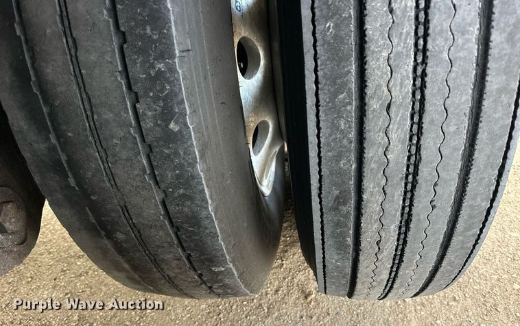 image for item OK9145 2012 Wilson DWH-550 Pace Setter  grain trailer