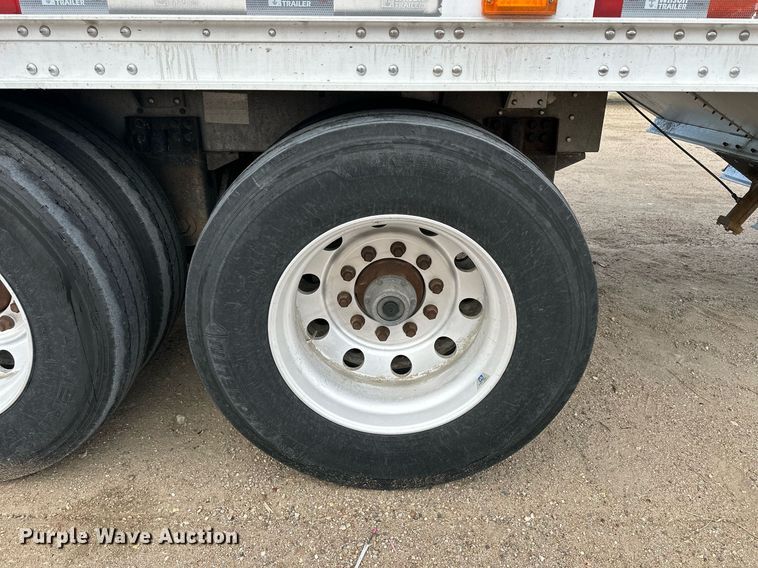 image for item OK9145 2012 Wilson DWH-550 Pace Setter  grain trailer