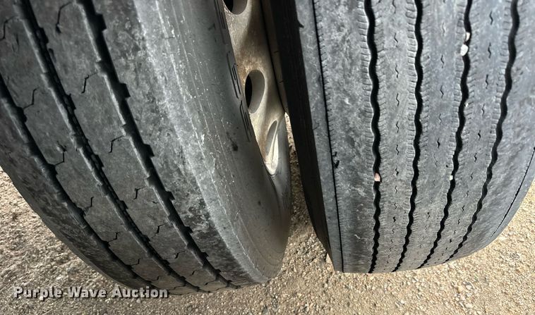 image for item OK9145 2012 Wilson DWH-550 Pace Setter  grain trailer