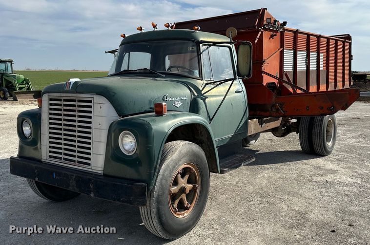 image for item OK9193 1970 International Harvester Loadstar 1600  feed delivery truck