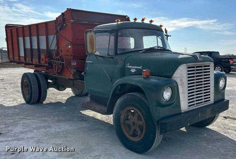 image for item OK9193 1970 International Harvester Loadstar 1600  feed delivery truck