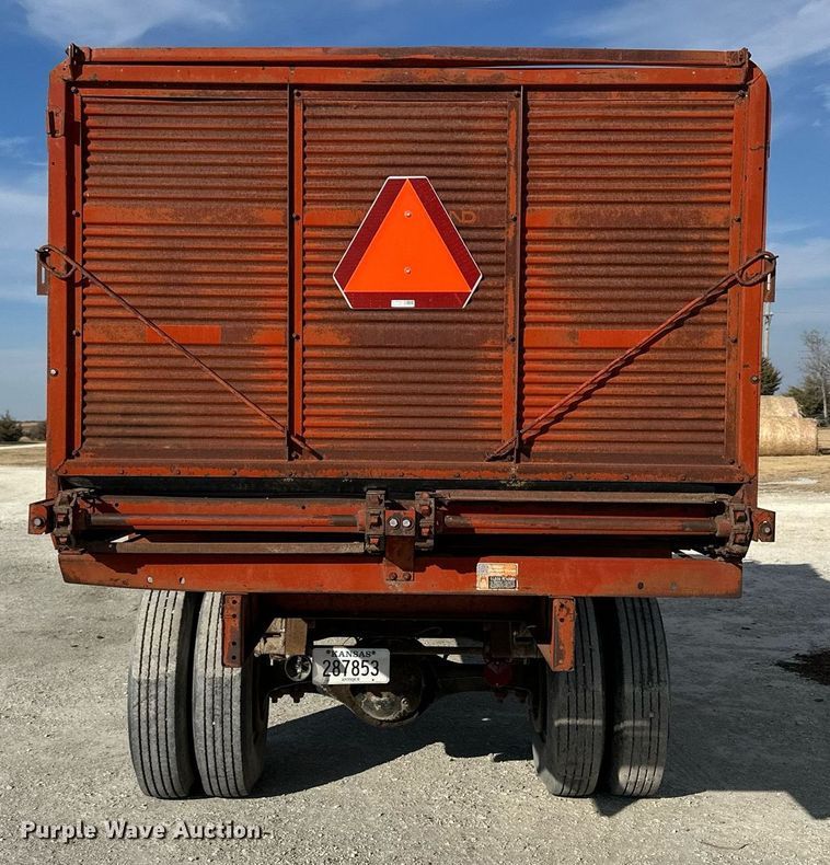 image for item OK9193 1970 International Harvester Loadstar 1600  feed delivery truck