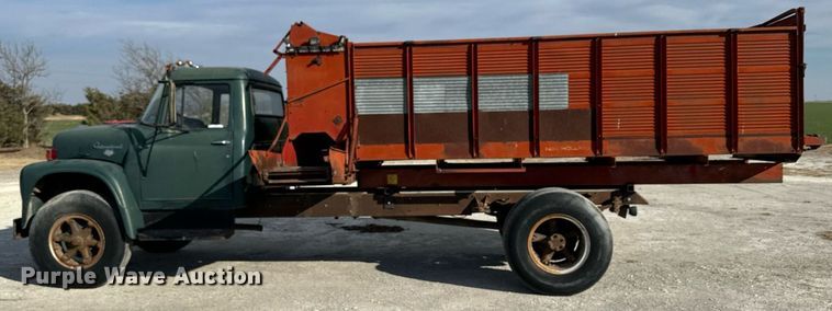 image for item OK9193 1970 International Harvester Loadstar 1600  feed delivery truck