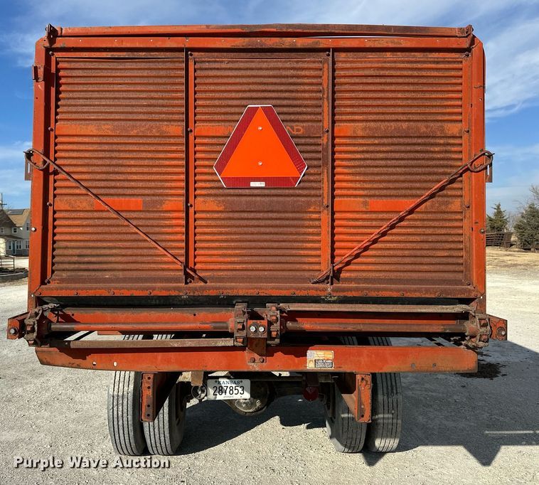 image for item OK9193 1970 International Harvester Loadstar 1600  feed delivery truck