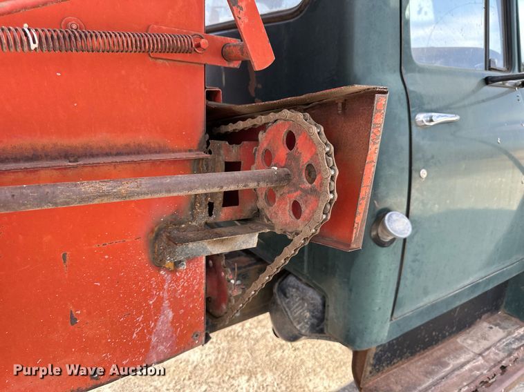 image for item OK9193 1970 International Harvester Loadstar 1600  feed delivery truck