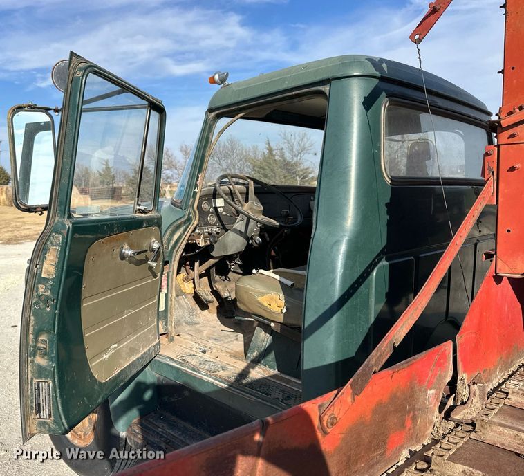 image for item OK9193 1970 International Harvester Loadstar 1600  feed delivery truck