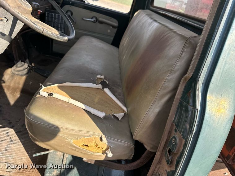 image for item OK9193 1970 International Harvester Loadstar 1600  feed delivery truck