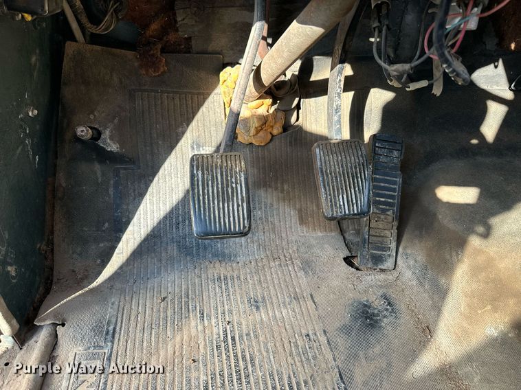 image for item OK9193 1970 International Harvester Loadstar 1600  feed delivery truck