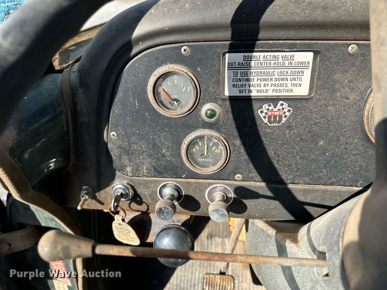 image for item OK9193 1970 International Harvester Loadstar 1600  feed delivery truck