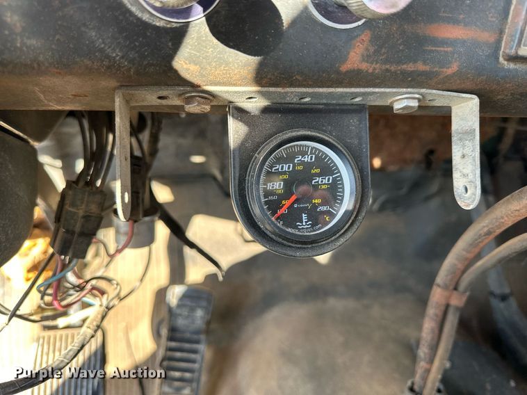 image for item OK9193 1970 International Harvester Loadstar 1600  feed delivery truck