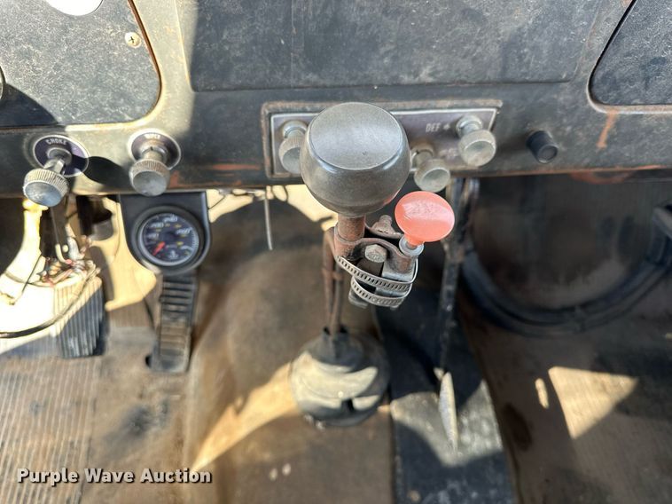 image for item OK9193 1970 International Harvester Loadstar 1600  feed delivery truck