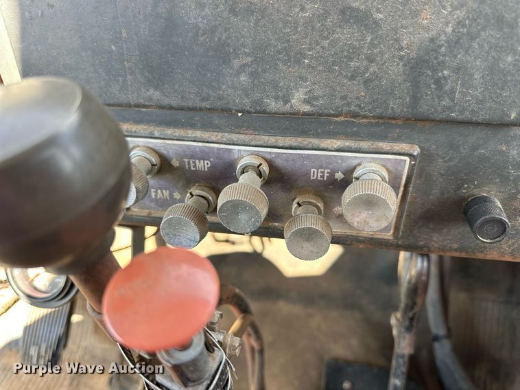 image for item OK9193 1970 International Harvester Loadstar 1600  feed delivery truck