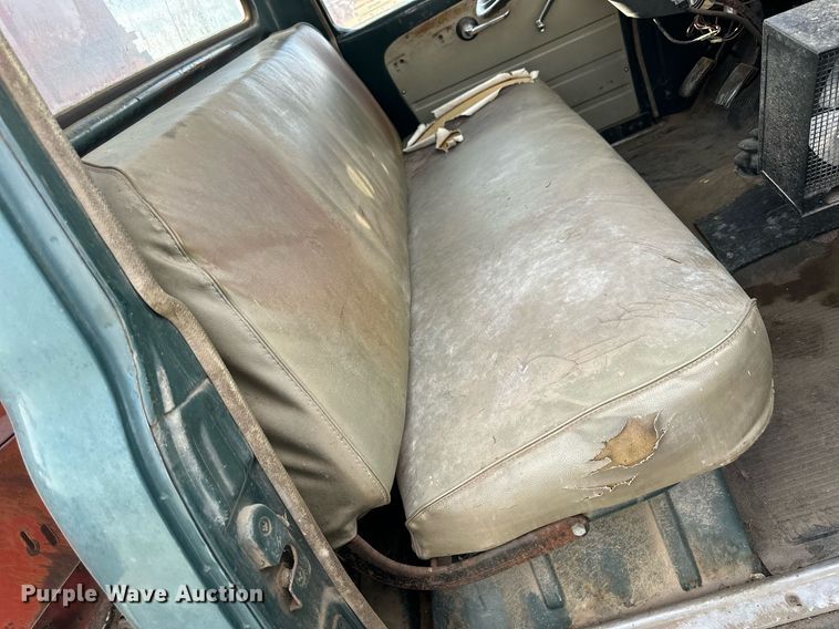 image for item OK9193 1970 International Harvester Loadstar 1600  feed delivery truck