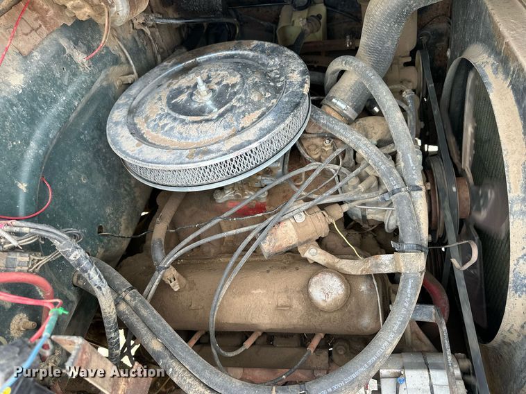 image for item OK9193 1970 International Harvester Loadstar 1600  feed delivery truck