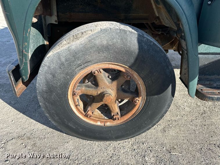 image for item OK9193 1970 International Harvester Loadstar 1600  feed delivery truck