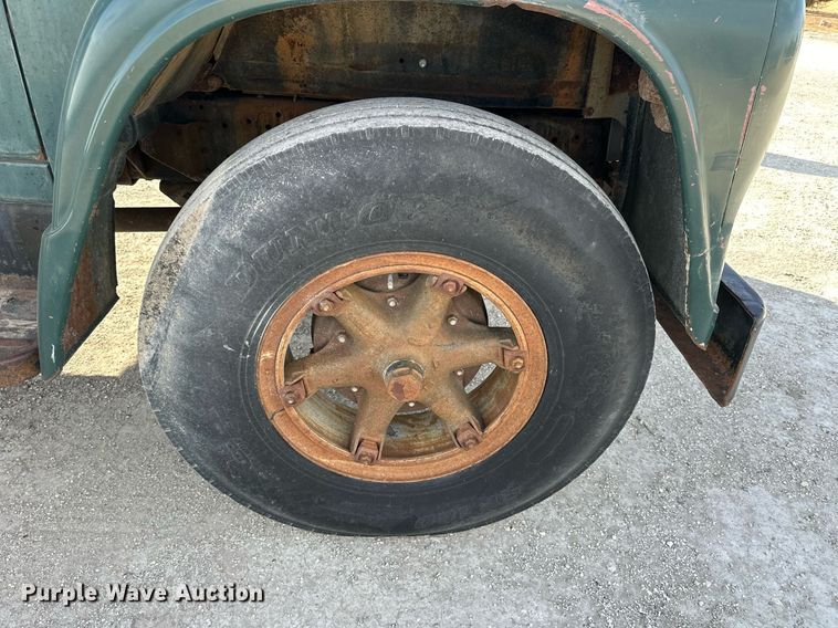 image for item OK9193 1970 International Harvester Loadstar 1600  feed delivery truck