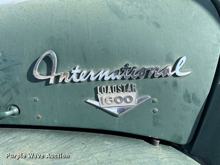 image for item OK9193 1970 International Harvester Loadstar 1600  feed delivery truck