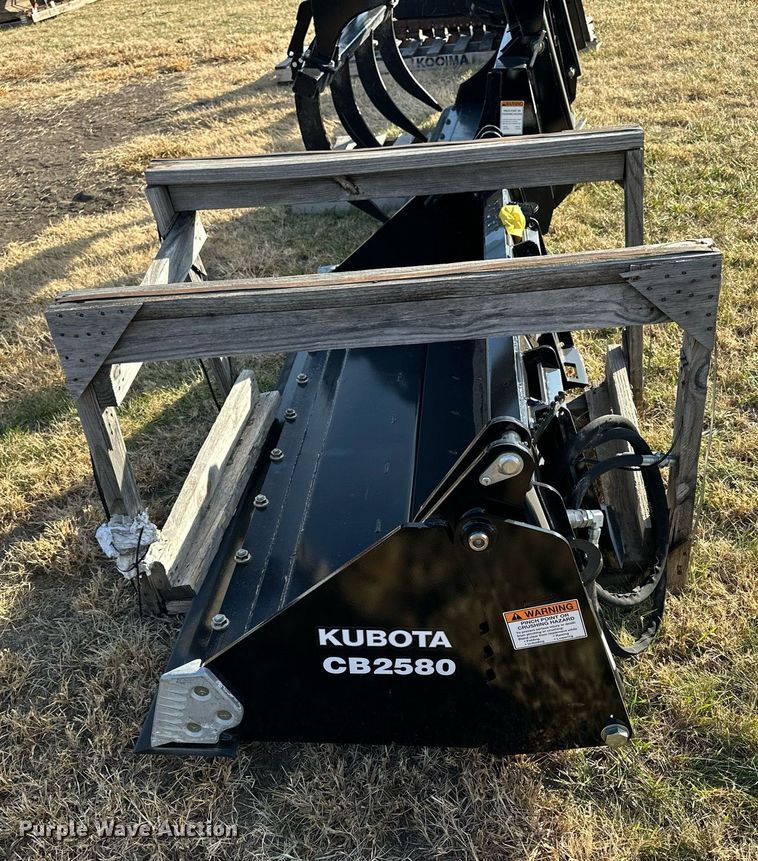 image for item OK9196 Kubota CB2580  skid steer four-in-one bucket