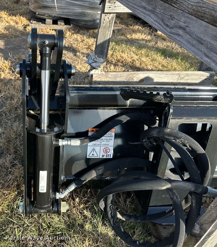 image for item OK9196 Kubota CB2580  skid steer four-in-one bucket