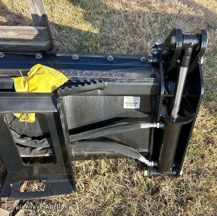 image for item OK9196 Kubota CB2580  skid steer four-in-one bucket