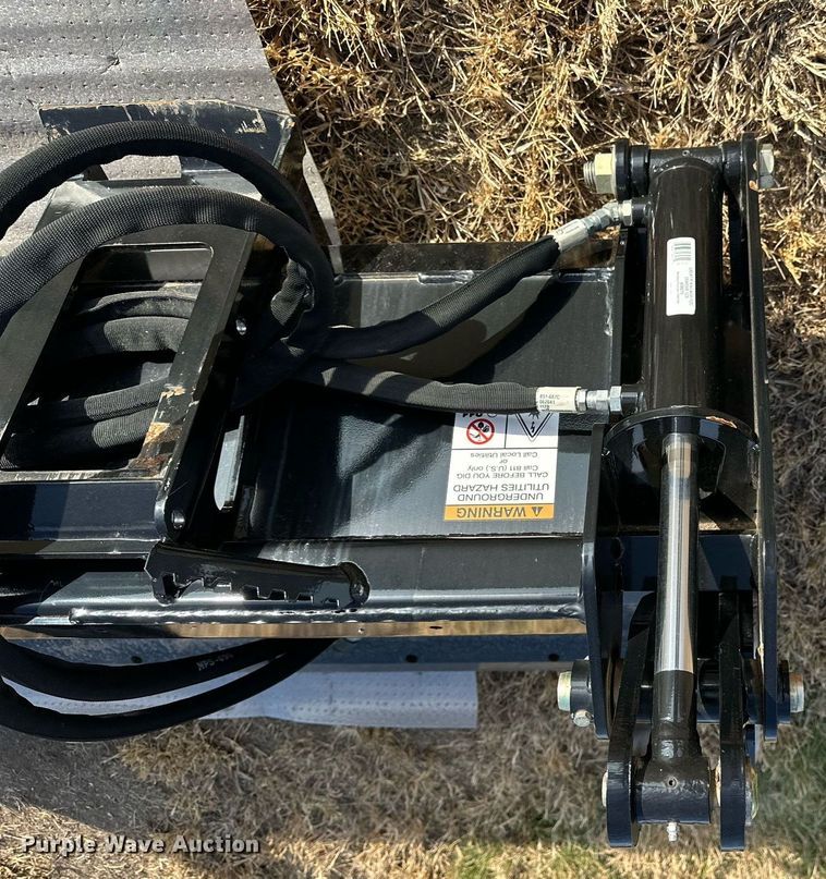 image for item OK9198 Kubota CB2580  skid steer four-in-one bucket