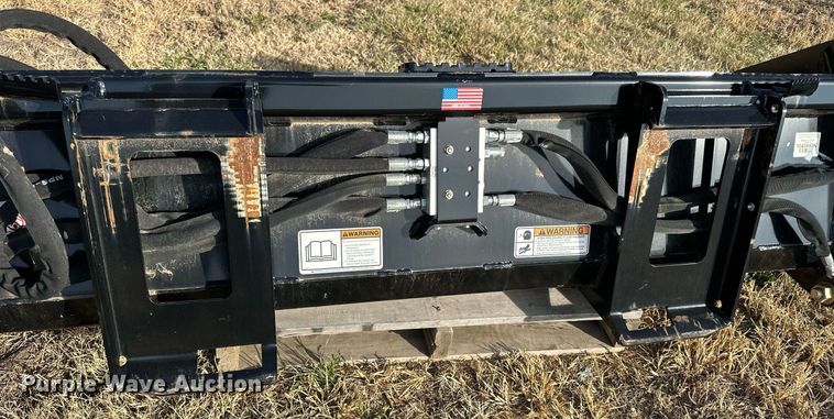 image for item OK9199 Kubota CB2580  skid steer four-in-one bucket