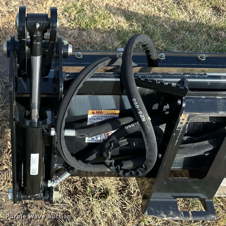 image for item OK9199 Kubota CB2580  skid steer four-in-one bucket