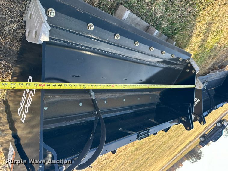 image for item OK9199 Kubota CB2580  skid steer four-in-one bucket