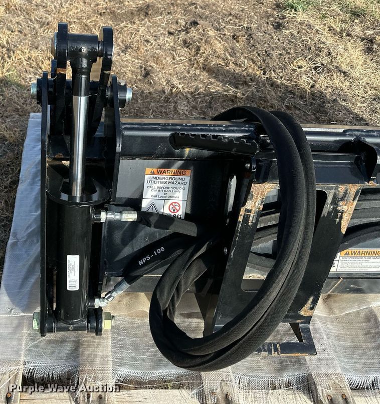 image for item OK9203 Kubota CB2574  skid steer four-in-one bucket