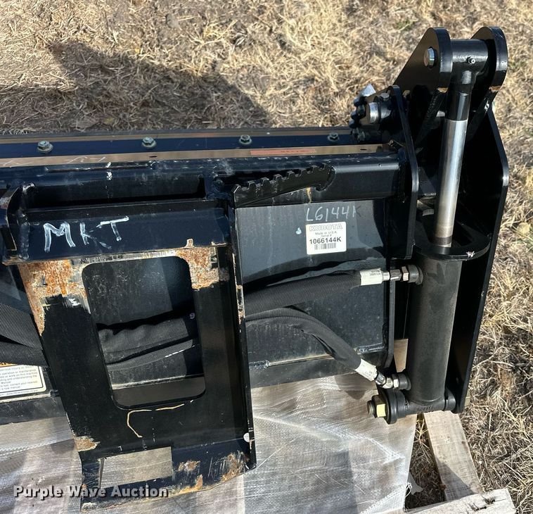 image for item OK9203 Kubota CB2574  skid steer four-in-one bucket