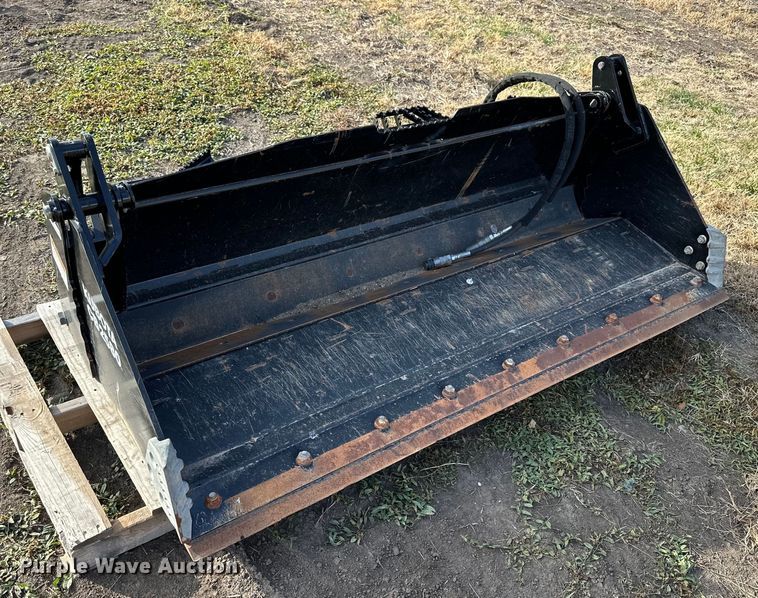 image for item OK9204 Kubota CB2580  skid steer four-in-one bucket