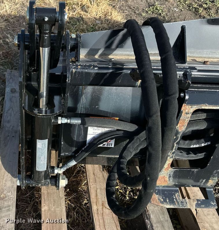 image for item OK9204 Kubota CB2580  skid steer four-in-one bucket