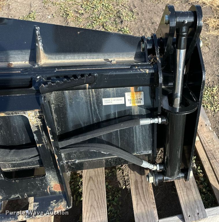 image for item OK9204 Kubota CB2580  skid steer four-in-one bucket