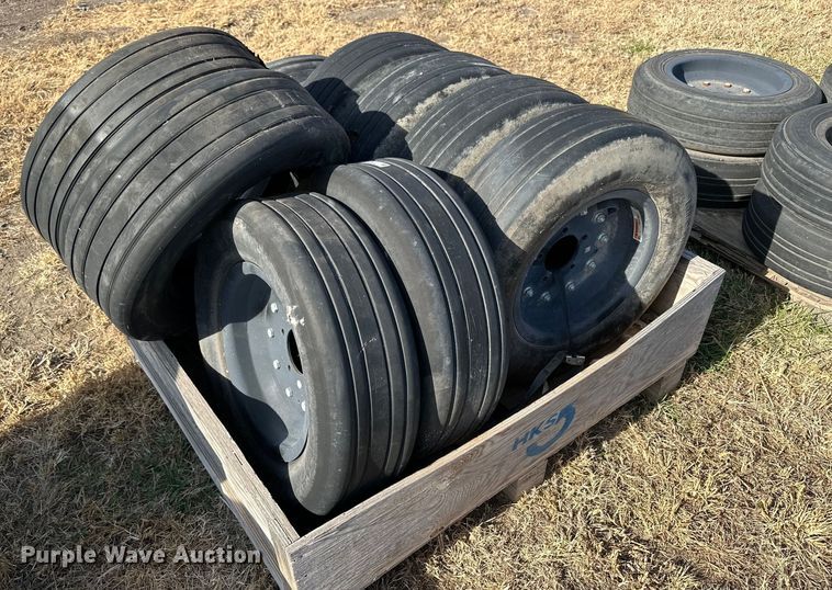 image for item OK9206 (10) Michelin H29x9.0-15 tires