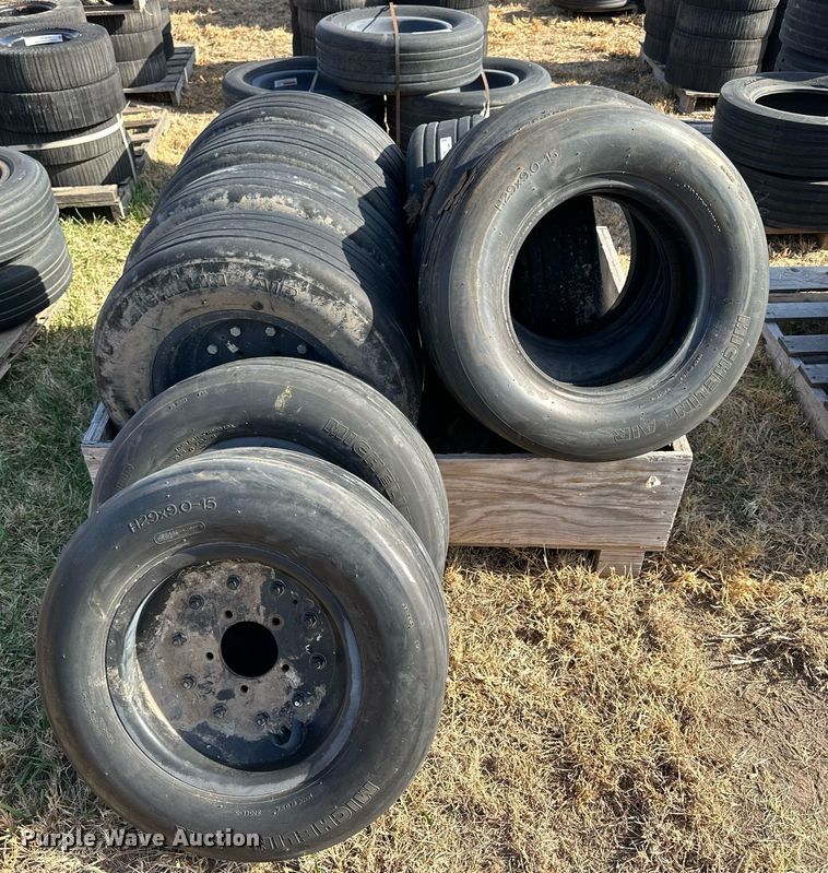 image for item OK9206 (10) Michelin H29x9.0-15 tires