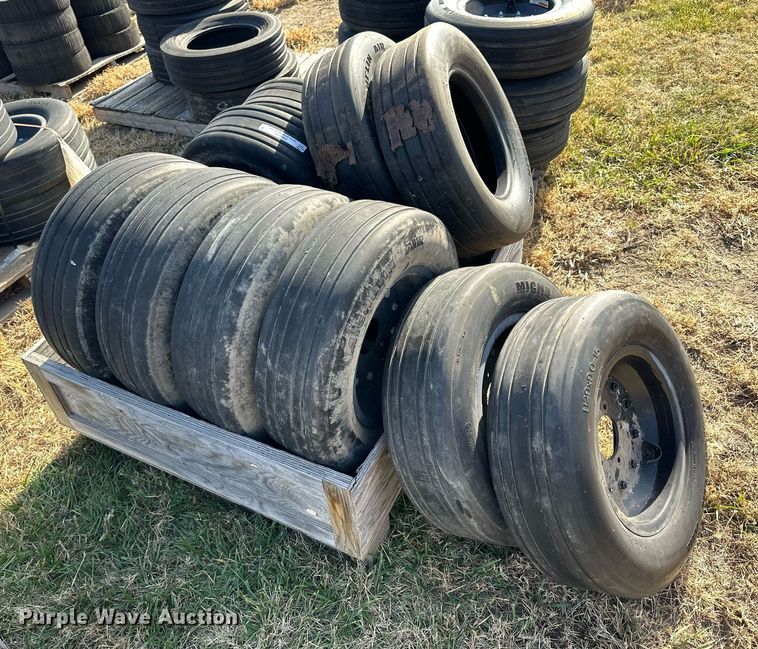 image for item OK9206 (10) Michelin H29x9.0-15 tires