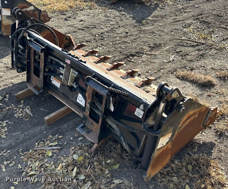 image for item OK9218 Kubota  skid steer four-in-one bucket