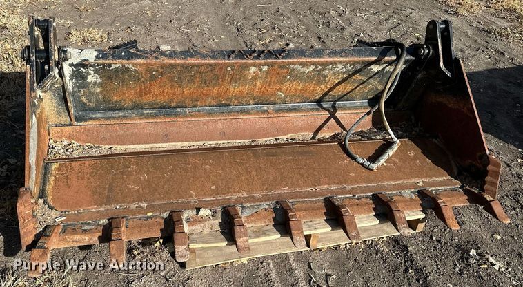 image for item OK9218 Kubota  skid steer four-in-one bucket